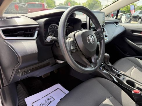 Used 2021 Toyota Corolla LE FWD image 17