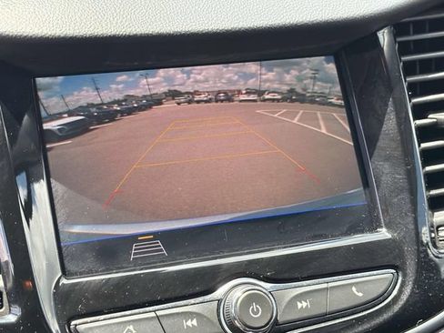 Used 2022 Chevrolet Trax LT w/ LT Convenience Package FWD image 32