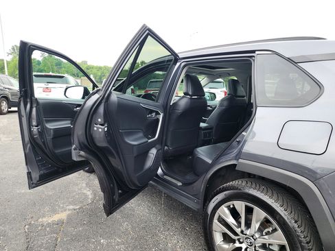 Used 2019 Toyota RAV4 XLE Premium w/ Cold Weather Package image 21