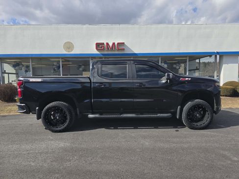 Used 2020 Chevrolet Silverado 1500 LT Trail Boss w/ Midnight Edition image 2