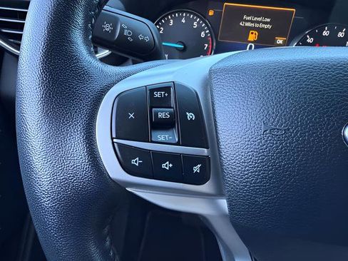 Used 2022 Ford Explorer XLT w/ Equipment Group 202A AWD/4WD image 17