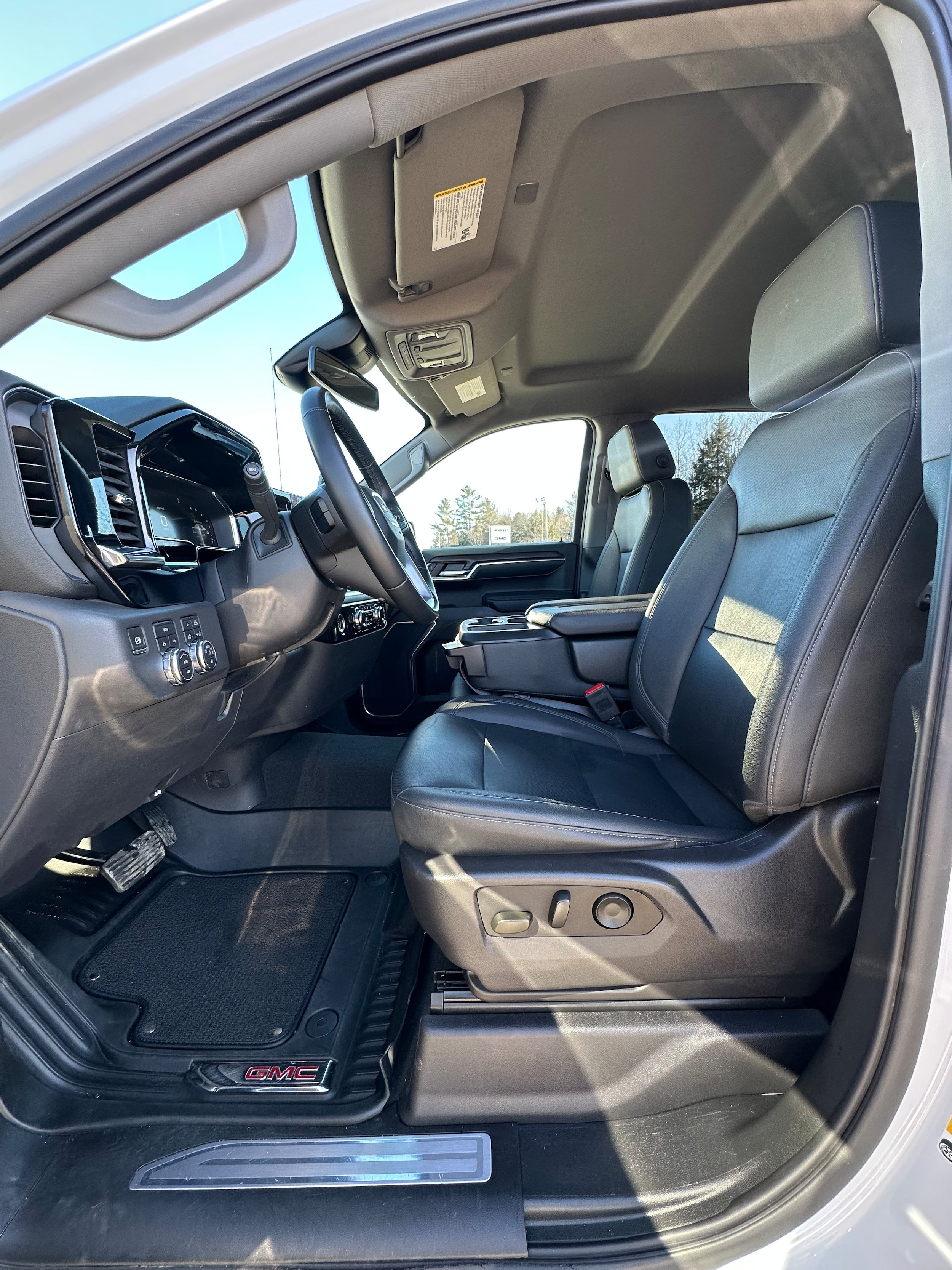 Used 2024 GMC Sierra 1500 SLT AWD/4WD image 9