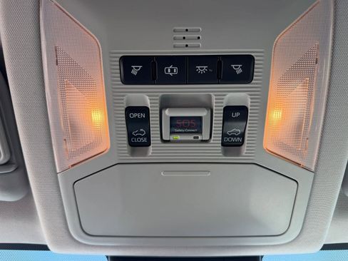 Used 2019 Toyota RAV4 XLE w/ Convenience Package FWD image 31