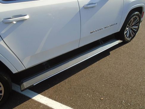 Used 2024 Jeep Grand Wagoneer L Series III image 25