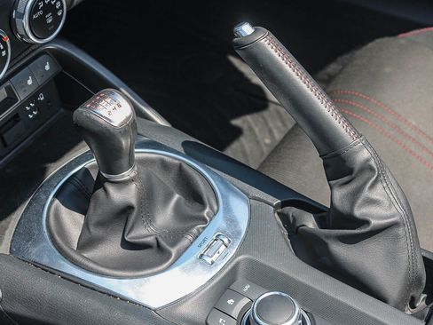 Used 2018 FIAT 124 Spider Abarth RWD image 28