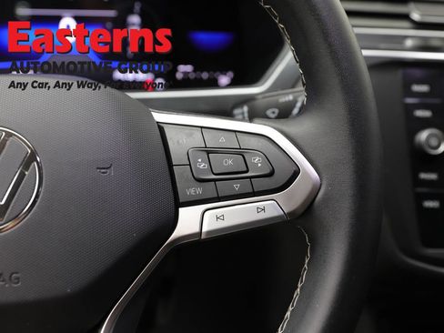 Used 2023 Volkswagen Tiguan SE AWD/4WD image 15