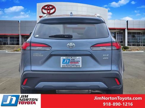 Used 2023 Toyota Corolla Cross XLE image 7