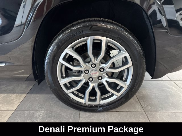 Used 2024 GMC Terrain Denali w/ Denali Premium Package AWD/4WD image 8