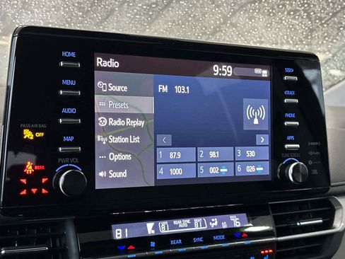 Used 2022 Toyota Sienna Limited image 20