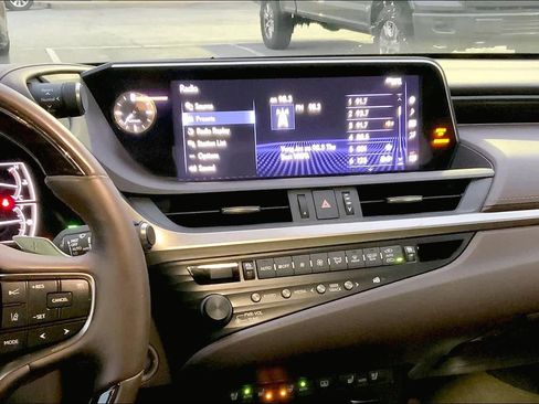 Used 2019 Lexus ES 300h image 6