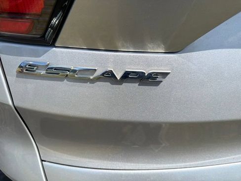 Used 2017 Ford Escape Titanium AWD/4WD image 11