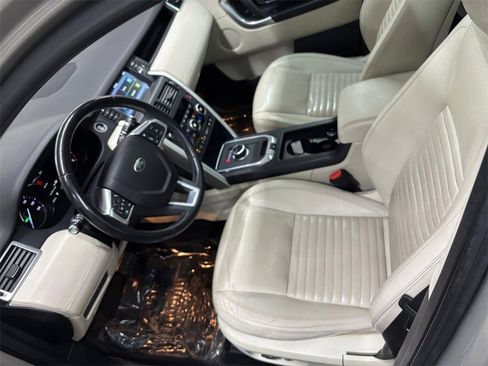 Used 2017 Land Rover Discovery Sport HSE Luxury image 10