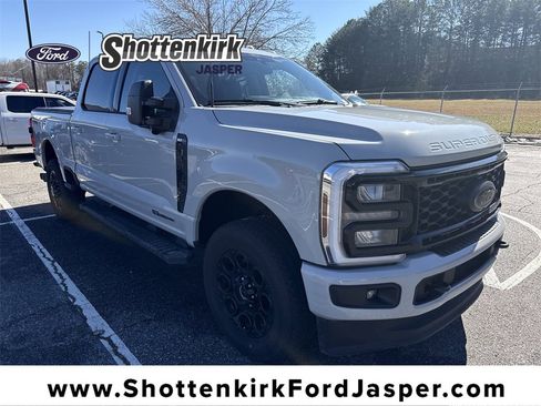 Used 2025 Ford F250 XLT w/ Black Appearance Package image 1