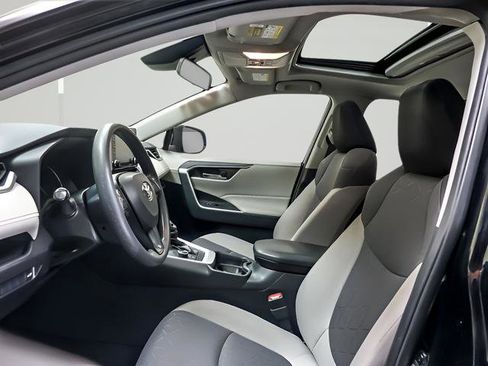 Used 2019 Toyota RAV4 XLE w/ Convenience Package AWD/4WD image 9