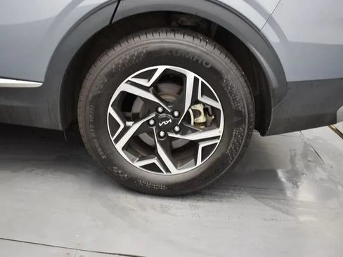 Used 2025 Kia Sportage LX FWD image 35