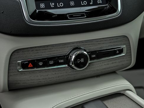 Used 2025 Volvo XC90 T8 Plus w/ Protection Package Premier image 47