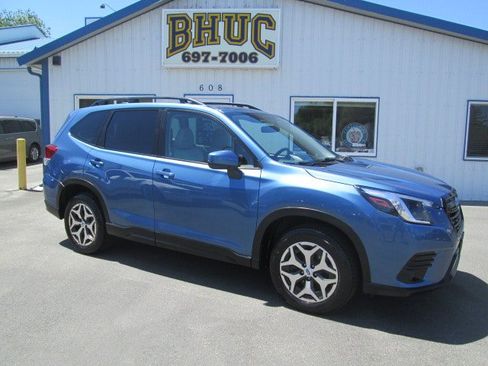 Used 2023 Subaru Forester Premium AWD/4WD image 1