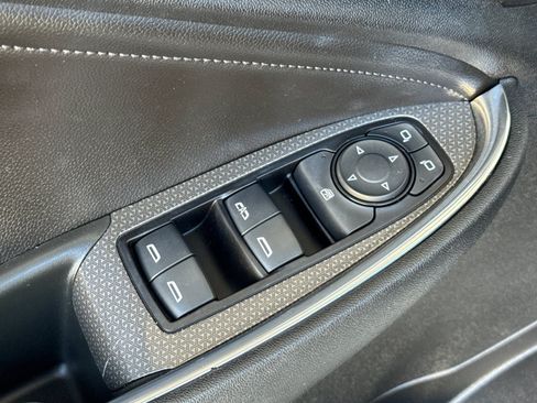 Used 2019 Chevrolet Malibu Hybrid w/ Leather Package FWD image 14