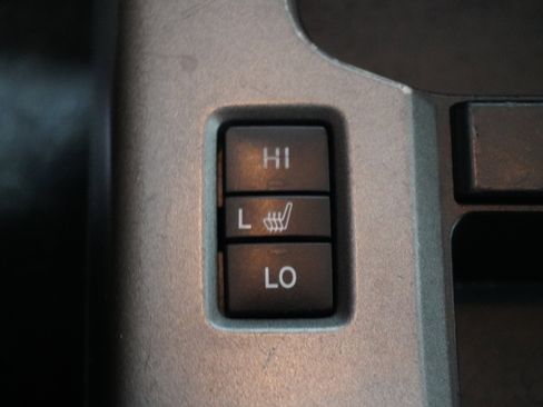 Used 2013 Toyota Sequoia Platinum image 16