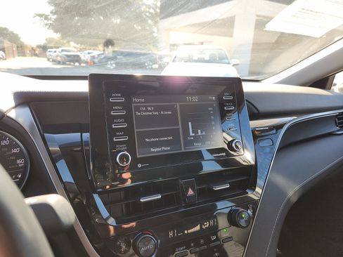 Used 2024 Toyota Camry SE image 19