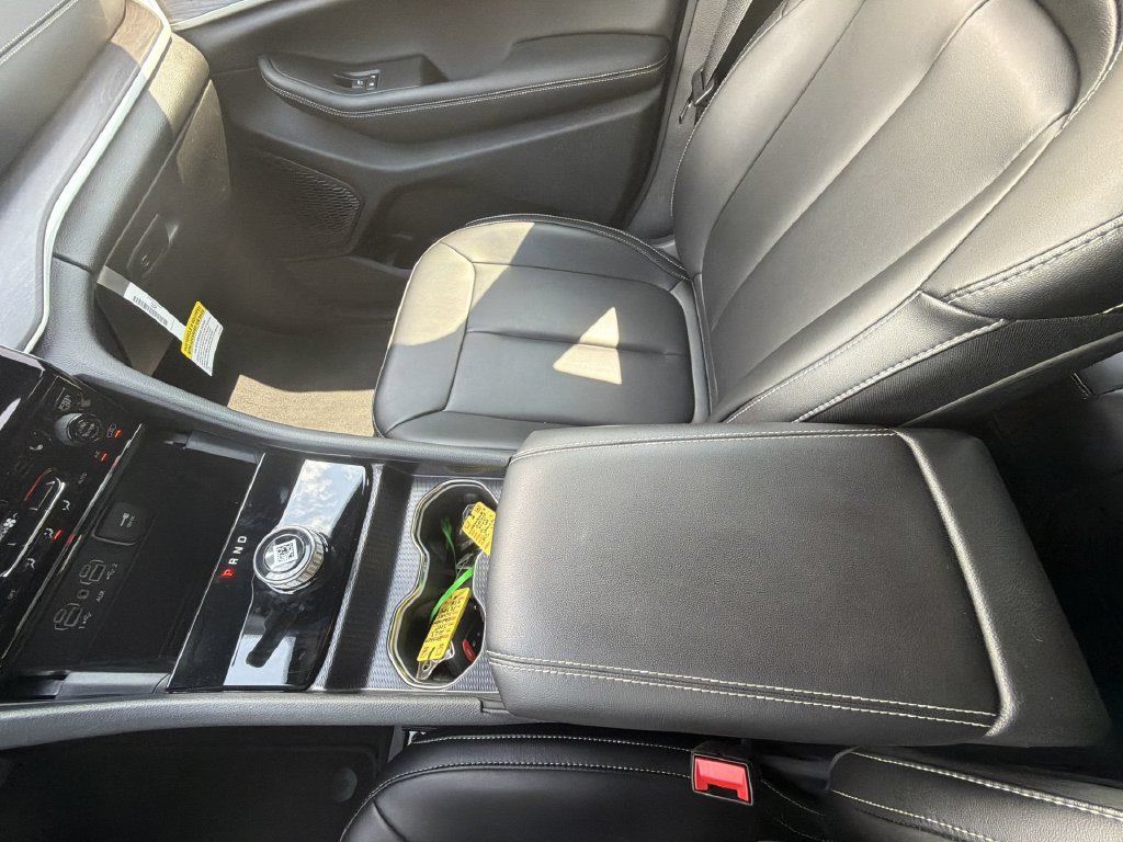 Used 2025 Jeep Grand Cherokee Limited RWD image 18