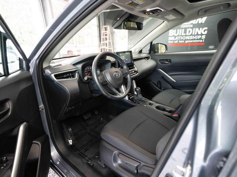 Used 2022 Toyota Corolla Cross LE w/ Moonroof Package AWD/4WD image 8