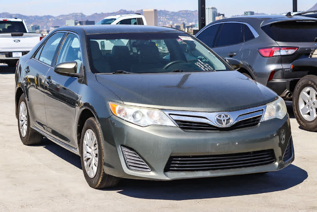 Used 2014 Toyota Camry LE FWD image 3