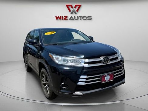 Used 2019 Toyota Highlander LE AWD/4WD image 5