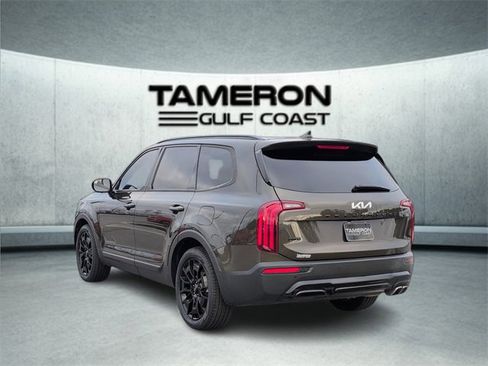 Used 2022 Kia Telluride SX w/ SX Prestige Package image 3