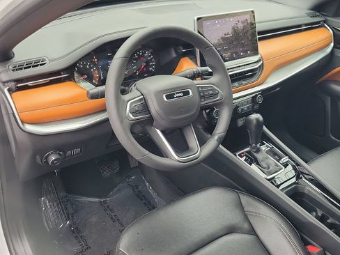 Certified 2025 Jeep Compass Limited AWD/4WD image 18