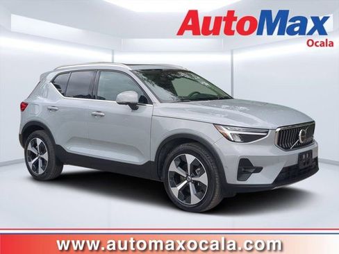 Used 2025 Volvo XC40 B5 Plus AWD/4WD image 1