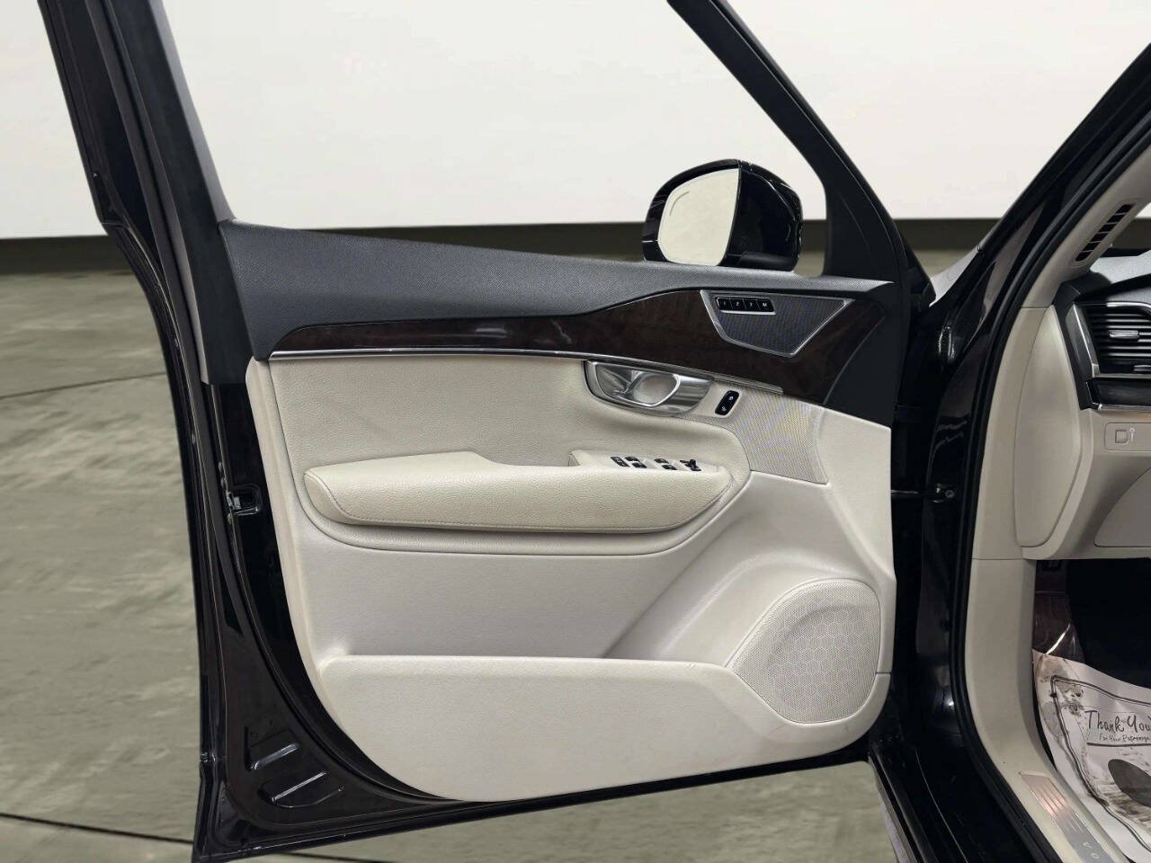 Used 2018 Volvo XC90 T5 Momentum w/ Convenience Package FWD image 13