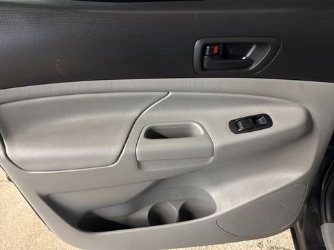 Used 2013 Toyota Tacoma Base image 20