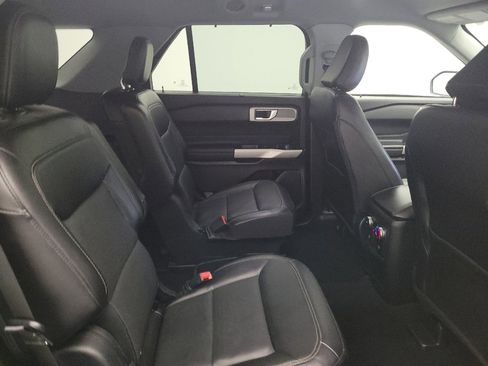 Used 2021 Ford Explorer Limited w/ Equipment Group 301A AWD/4WD image 19