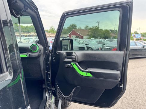 Used 2014 Jeep Wrangler Unlimited Rubicon w/ Dual Top Group AWD/4WD image 21