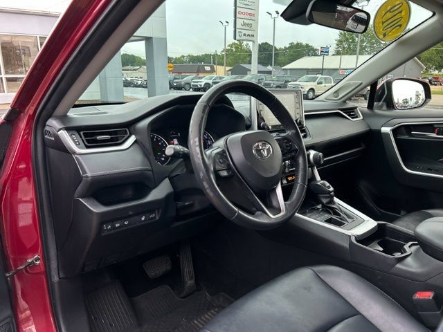 Used 2019 Toyota RAV4 XLE Premium w/ Cold Weather Package AWD/4WD image 30