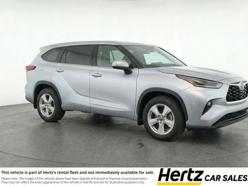 Used 2025 Toyota Highlander LE image 1