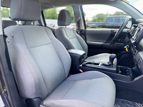 Used 2017 Toyota Tacoma SR w/ Tow Package AWD/4WD image 11