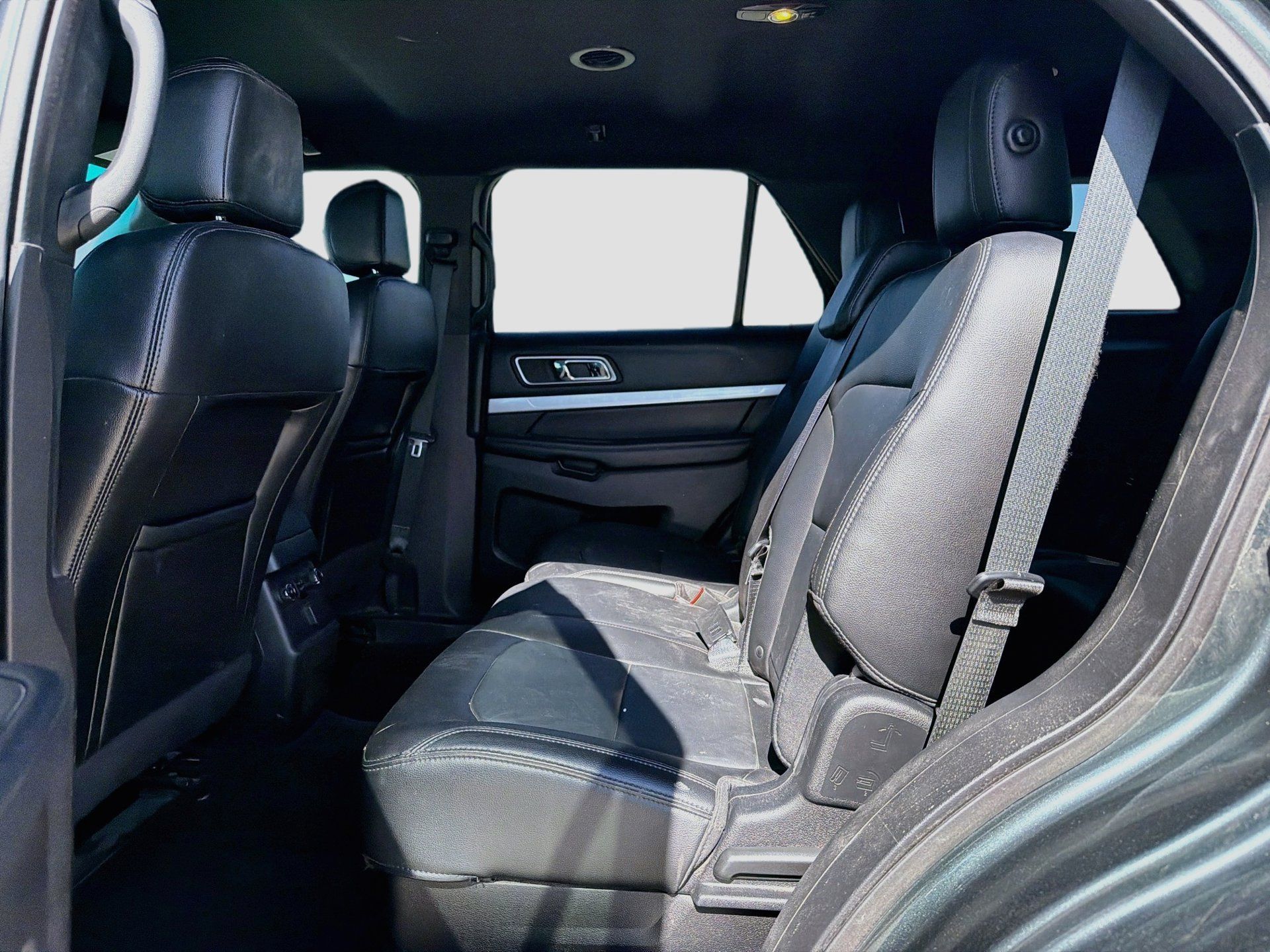 Used 2016 Ford Explorer XLT FWD image 27