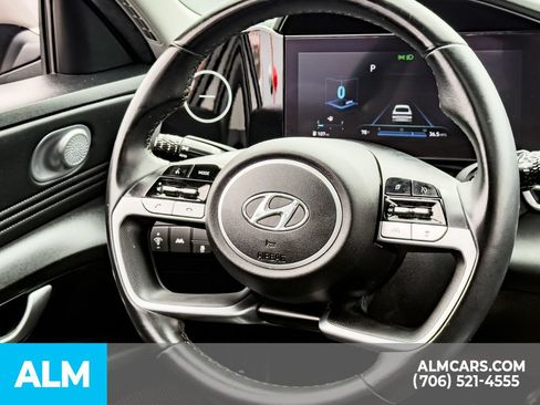Used 2022 Hyundai Elantra Limited FWD image 18