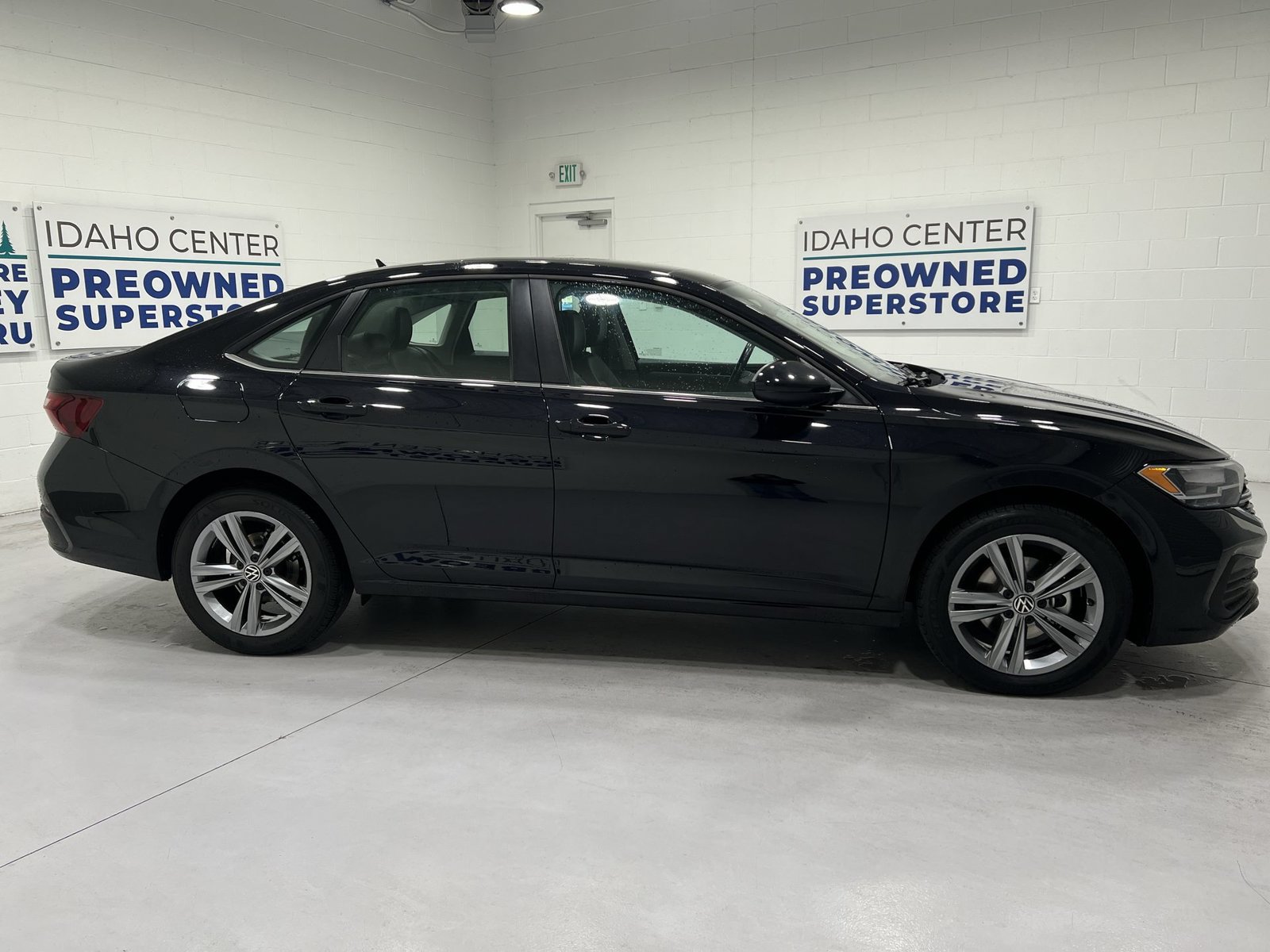 Used 2024 Volkswagen Jetta SE FWD image 9