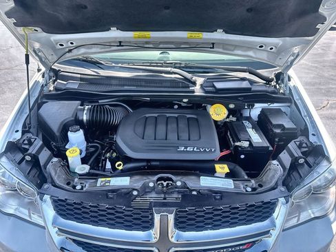 Used 2018 Dodge Grand Caravan SE FWD image 24