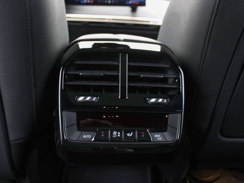 Used 2024 BMW iX xDrive50 w/ Premium Package AWD/4WD image 37
