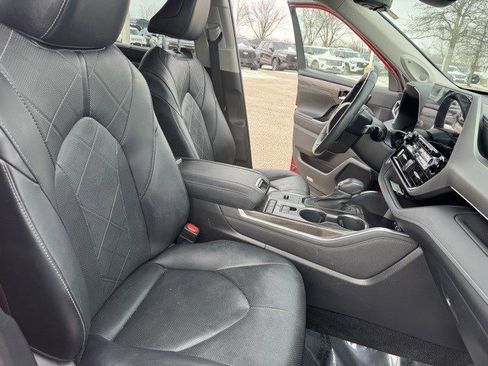 Used 2021 Toyota Highlander Platinum image 40