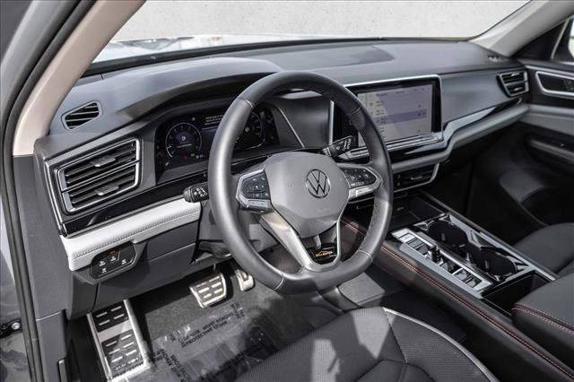 Used 2024 Volkswagen Atlas Peak Edition SEL AWD/4WD image 10