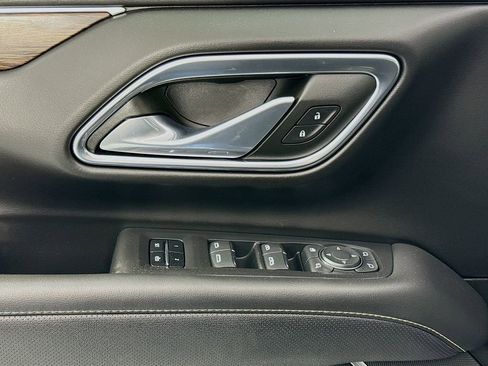 Used 2023 Chevrolet Suburban Premier image 18