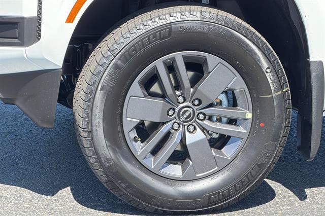 New 2026 Nissan Frontier SV w/ Tow Package AWD/4WD image 31