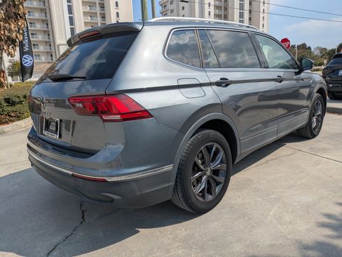 Certified 2023 Volkswagen Tiguan SE image 4