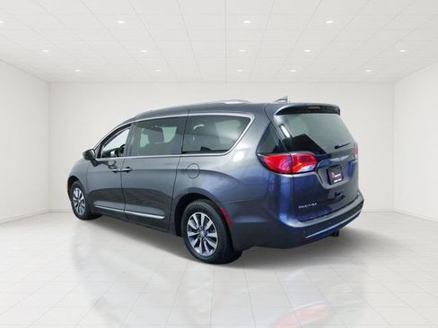 Used 2020 Chrysler Pacifica Touring-L Plus FWD image 5
