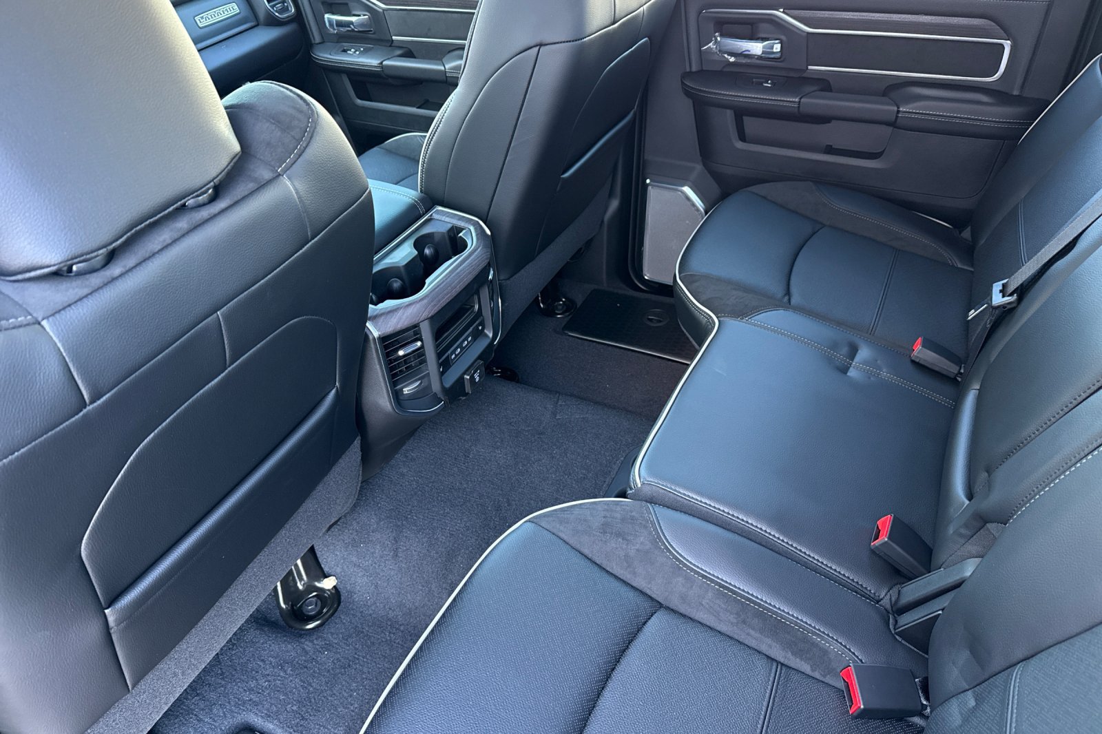 New 2026 RAM 3500 Laramie AWD/4WD image 15